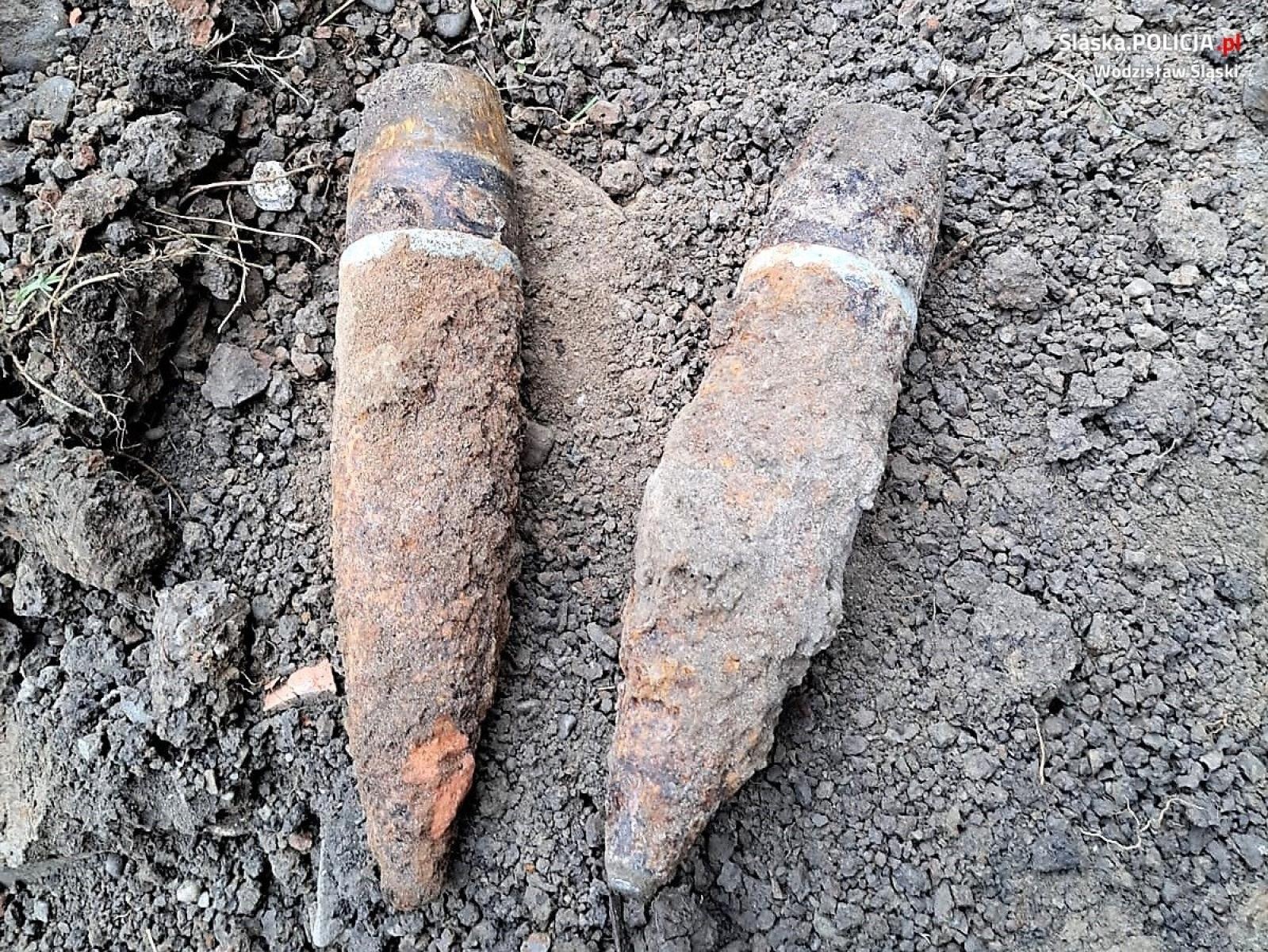 Zdjęcie w galerii na portalu naszwodzislaw.com: W Olzie ujawniono 4 pociski artyleryjskie wiadomości z regionu