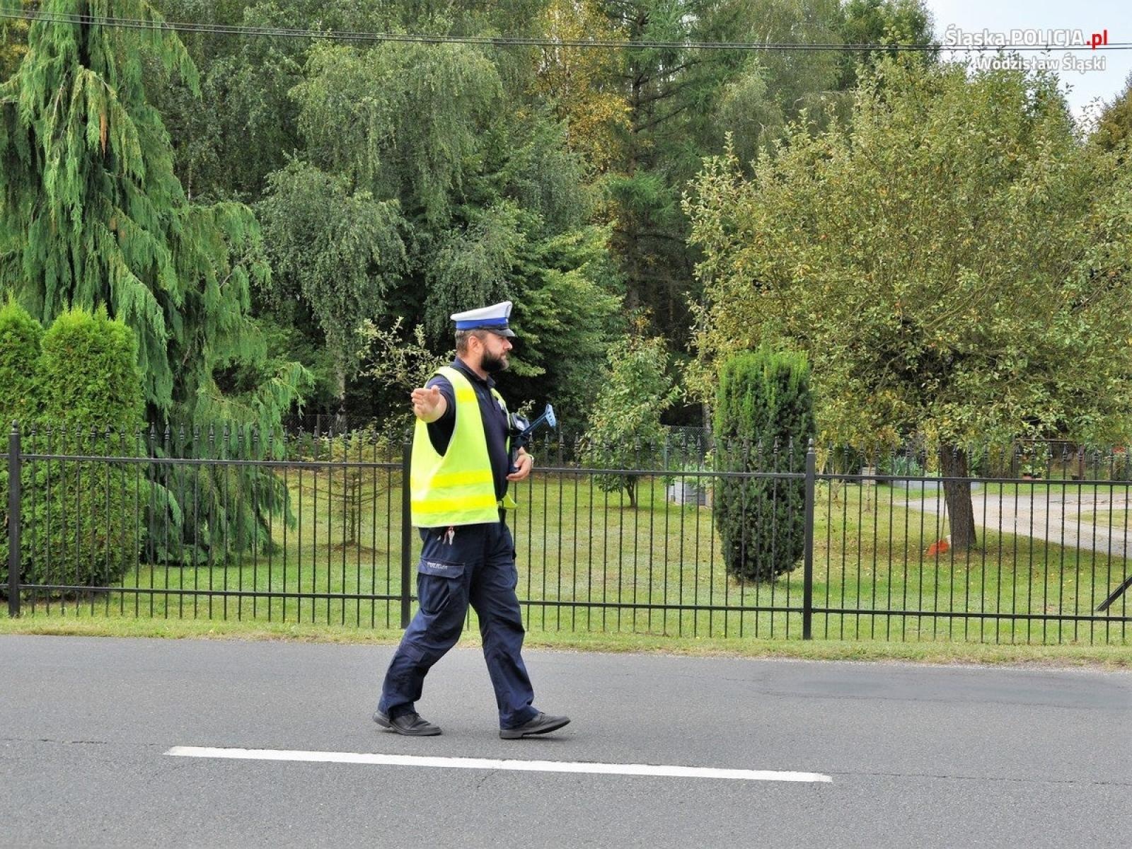 Zdjęcie w galerii na portalu naszwodzislaw.com: Do godziny 22 policja prowadzi działania Prędkość wiadomości z regionu