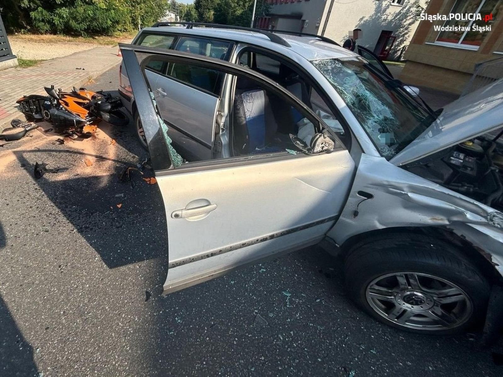 Zdjęcie w galerii na portalu naszwodzislaw.com: Wypadek na Orkana w Radlinie. Trzy osoby w szpitalu wiadomości z regionu