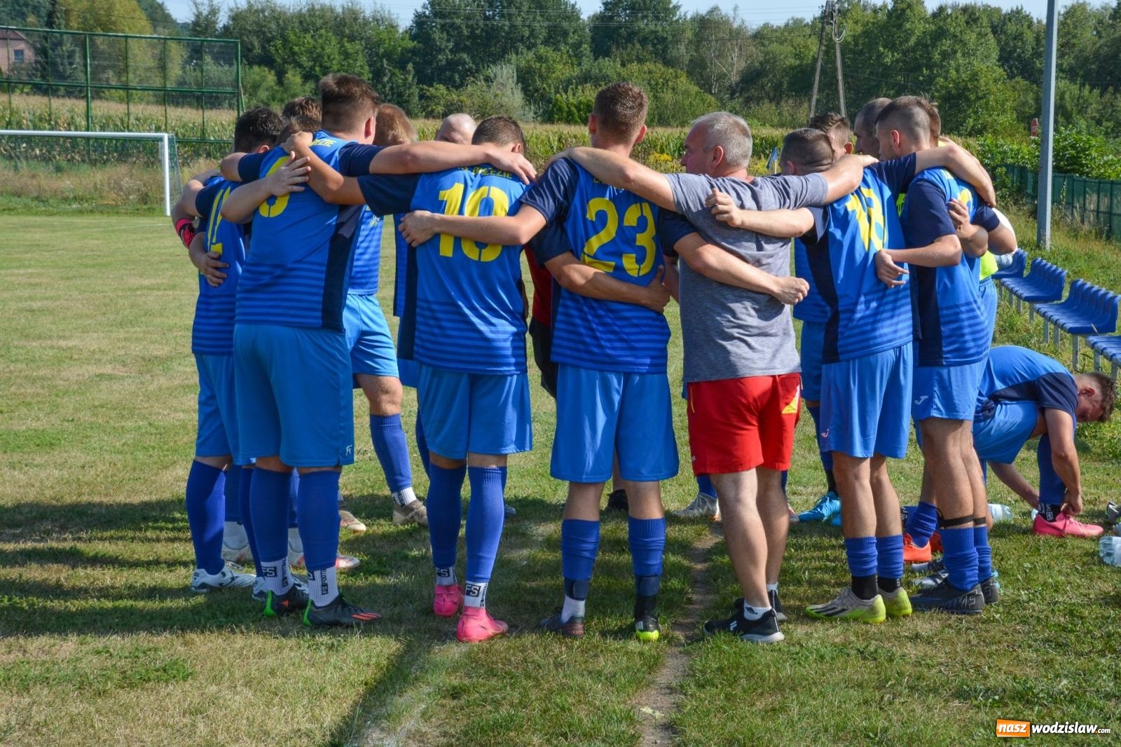 Zdjęcie w galerii na portalu naszwodzislaw.com: B-klasowa egzekucja w Brzeziu [FOTO] wiadomości z regionu