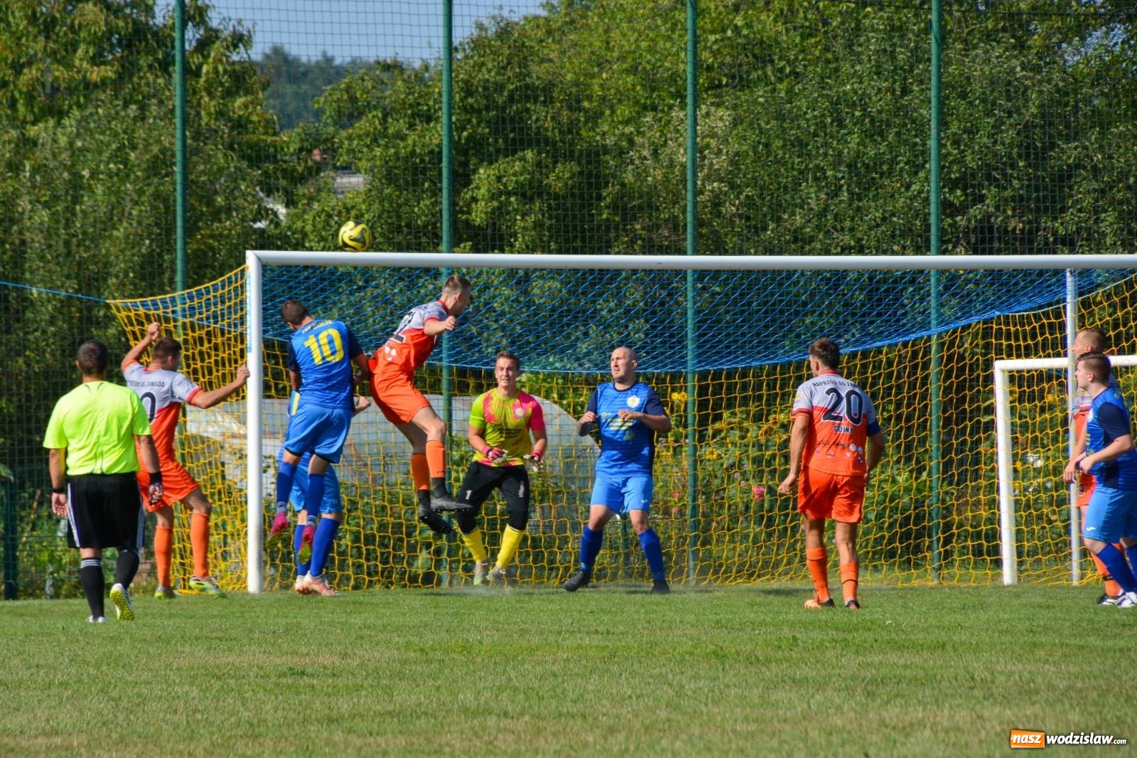 Zdjęcie w galerii na portalu naszwodzislaw.com: B-klasowa egzekucja w Brzeziu [FOTO] wiadomości z regionu