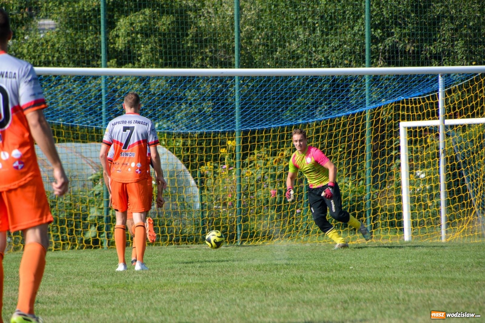 Zdjęcie w galerii na portalu naszwodzislaw.com: B-klasowa egzekucja w Brzeziu [FOTO] wiadomości z regionu