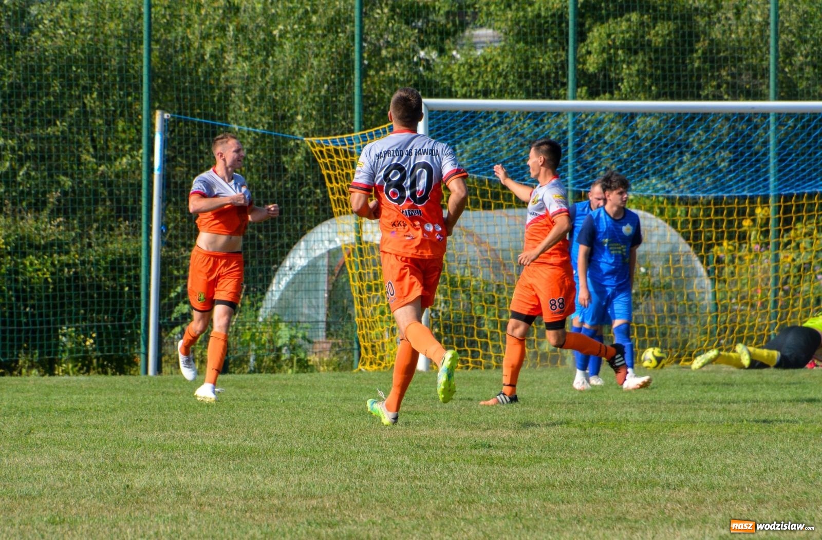 Zdjęcie w galerii na portalu naszwodzislaw.com: B-klasowa egzekucja w Brzeziu [FOTO] wiadomości z regionu