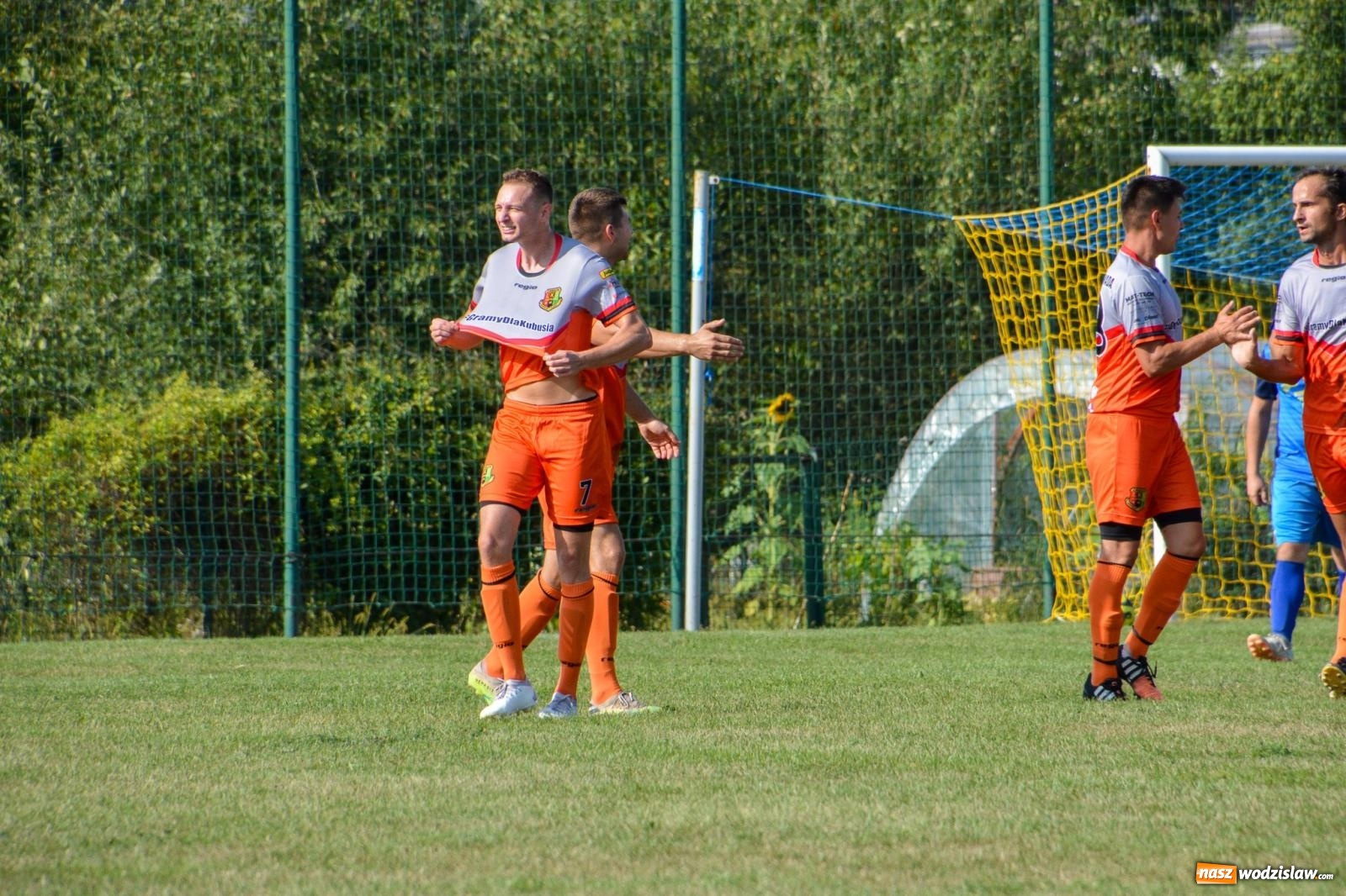 Zdjęcie w galerii na portalu naszwodzislaw.com: B-klasowa egzekucja w Brzeziu [FOTO] wiadomości z regionu