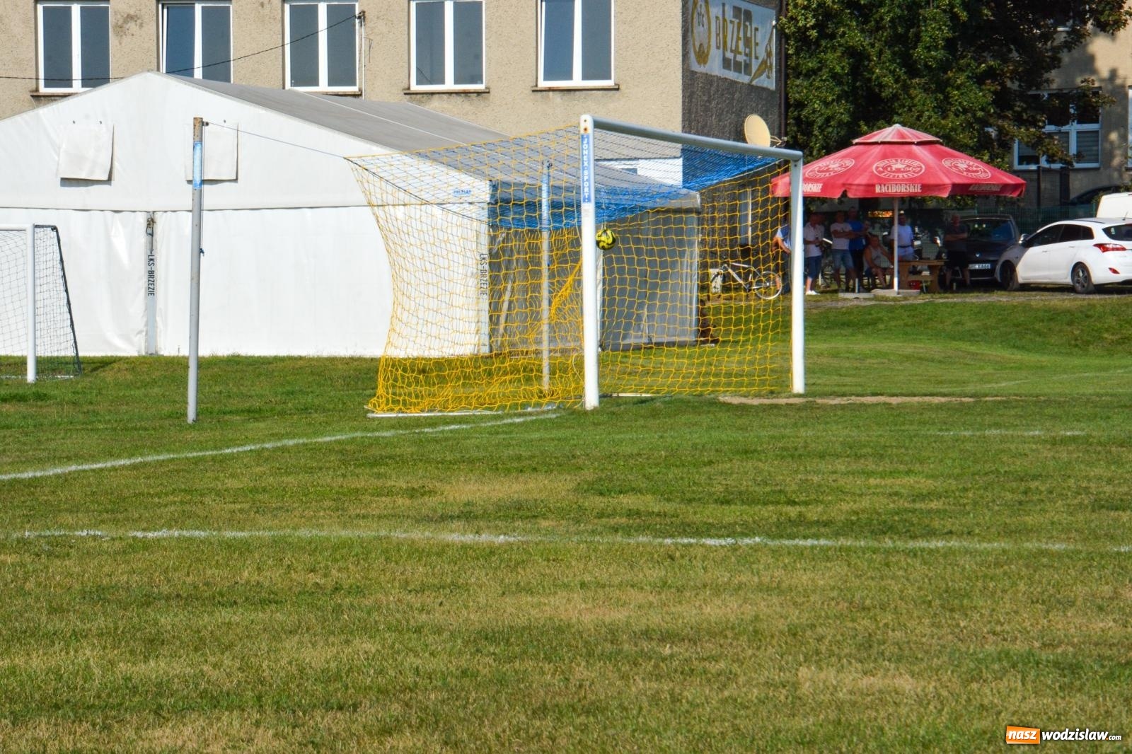 Zdjęcie w galerii na portalu naszwodzislaw.com: B-klasowa egzekucja w Brzeziu [FOTO] wiadomości z regionu
