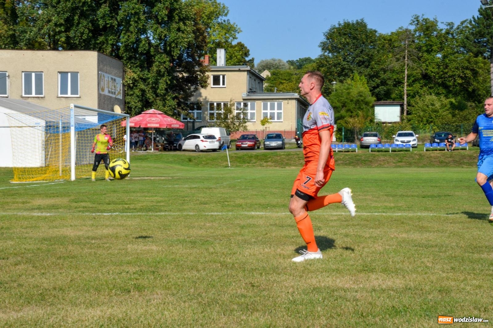 Zdjęcie w galerii na portalu naszwodzislaw.com: B-klasowa egzekucja w Brzeziu [FOTO] wiadomości z regionu