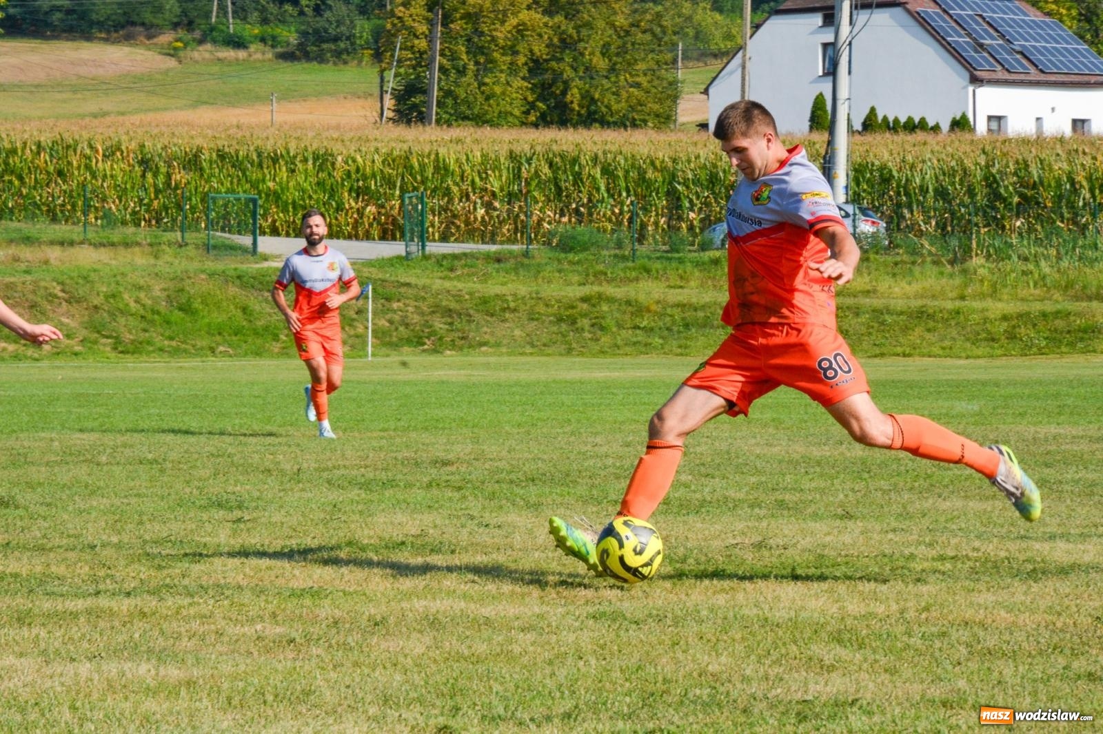Zdjęcie w galerii na portalu naszwodzislaw.com: B-klasowa egzekucja w Brzeziu [FOTO] wiadomości z regionu