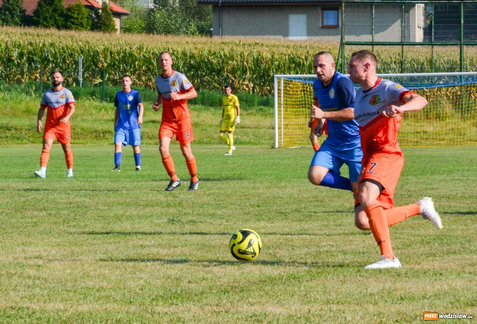 Zdjęcie w galerii na portalu naszwodzislaw.com: B-klasowa egzekucja w Brzeziu [FOTO] wiadomości z regionu