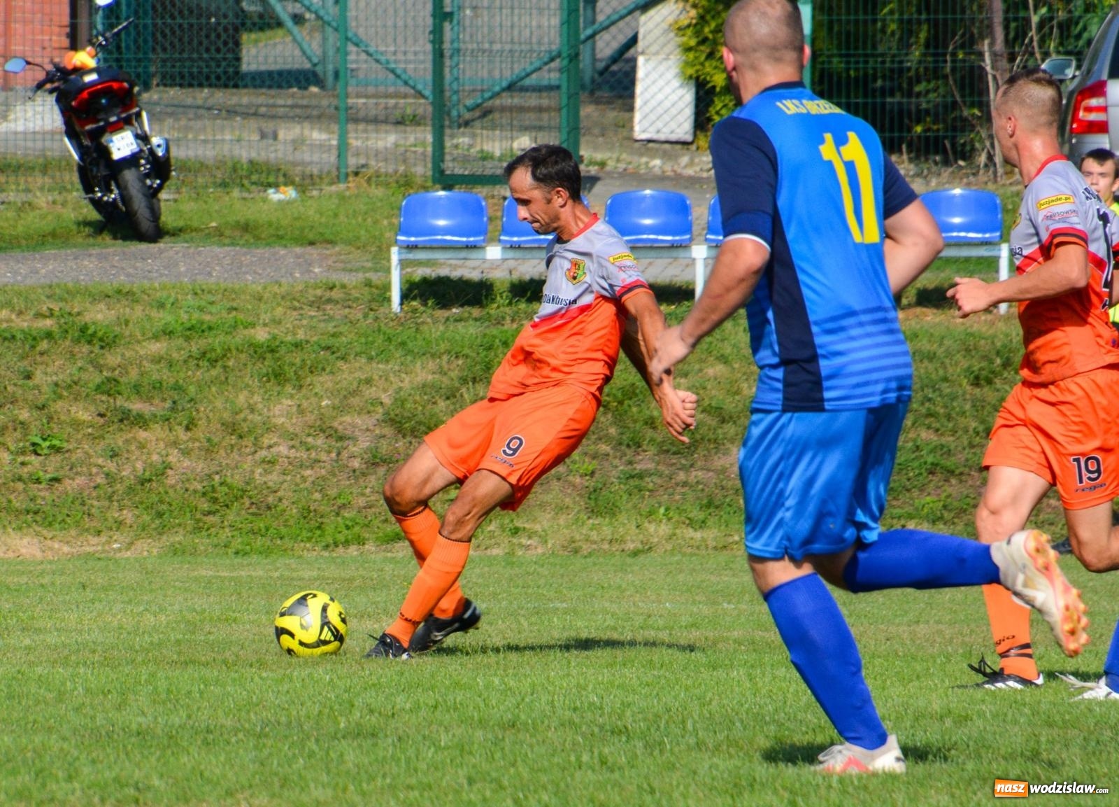 Zdjęcie w galerii na portalu naszwodzislaw.com: B-klasowa egzekucja w Brzeziu [FOTO] wiadomości z regionu
