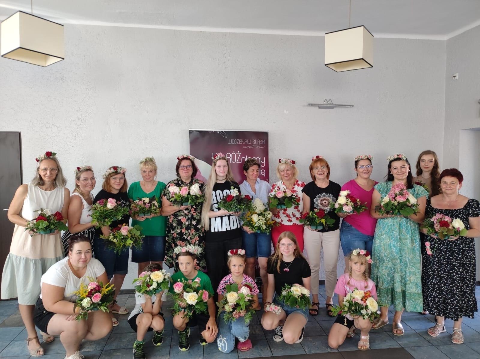 Zdjęcie w galerii na portalu naszwodzislaw.com: Warsztaty florystyczne z różą w tle wiadomości z regionu