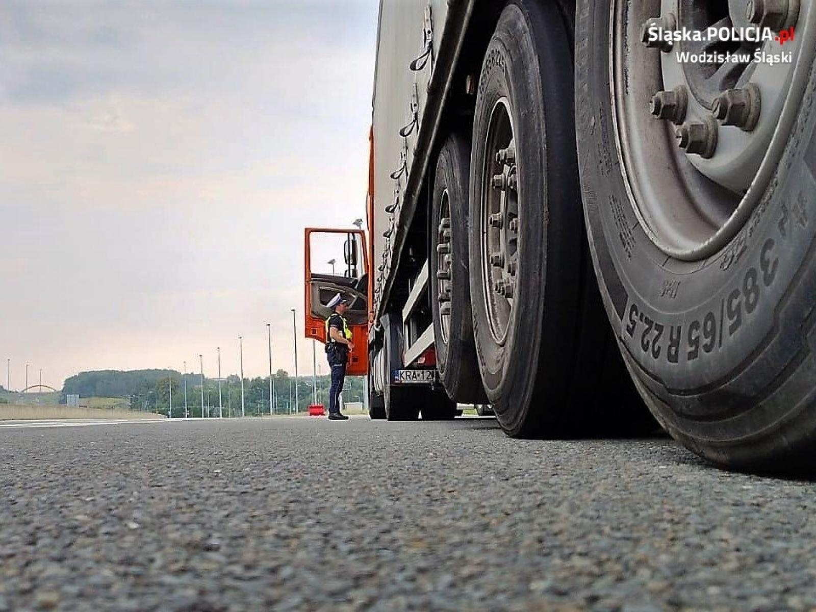 Zdjęcie w galerii na portalu naszwodzislaw.com: Drogówka z Wodzisławia Śląskiego i Rybnika kontrolowała pojazdy ciężarowe wiadomości z regionu