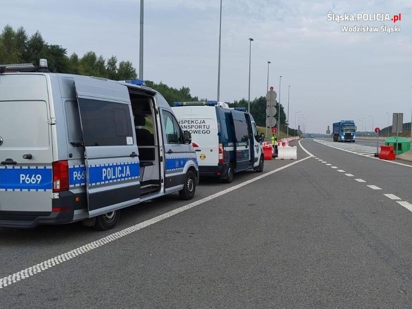 Zdjęcie w galerii na portalu naszwodzislaw.com: Drogówka z Wodzisławia Śląskiego i Rybnika kontrolowała pojazdy ciężarowe wiadomości z regionu