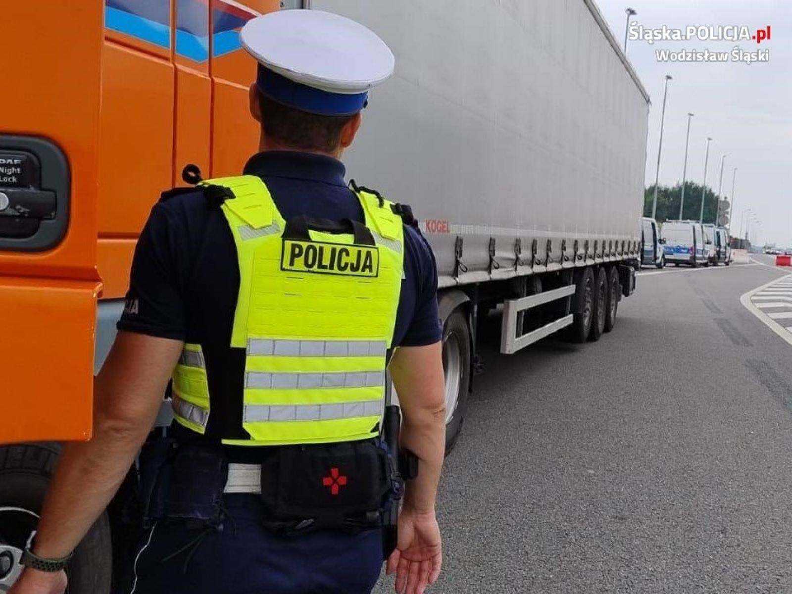 Zdjęcie w galerii na portalu naszwodzislaw.com: Drogówka z Wodzisławia Śląskiego i Rybnika kontrolowała pojazdy ciężarowe wiadomości z regionu