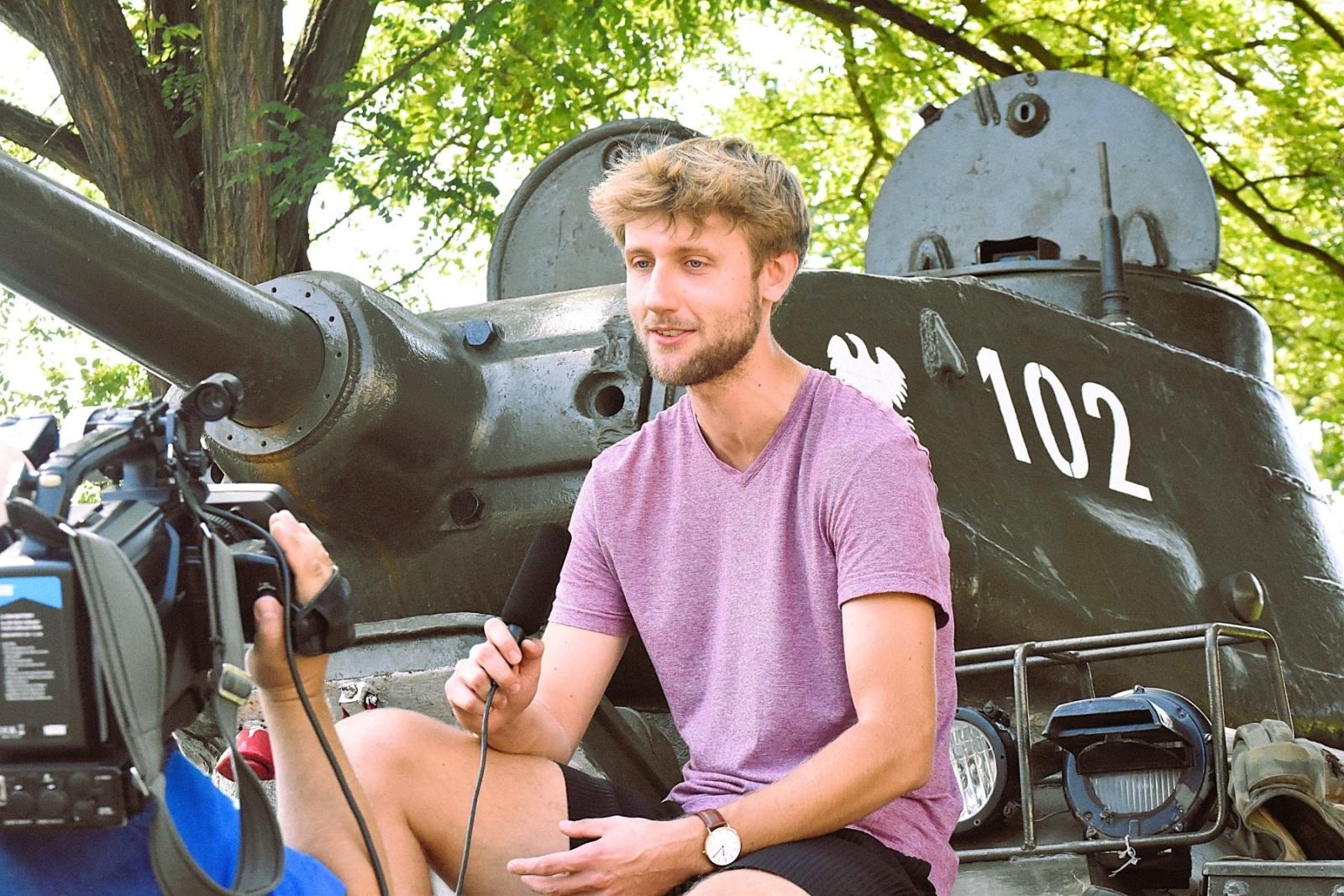 Zdjęcie w galerii na portalu naszwodzislaw.com: Tłumy na pierwszym plenerze filmowym z Franciszkiem Pieczką [FOTO] wiadomości z regionu