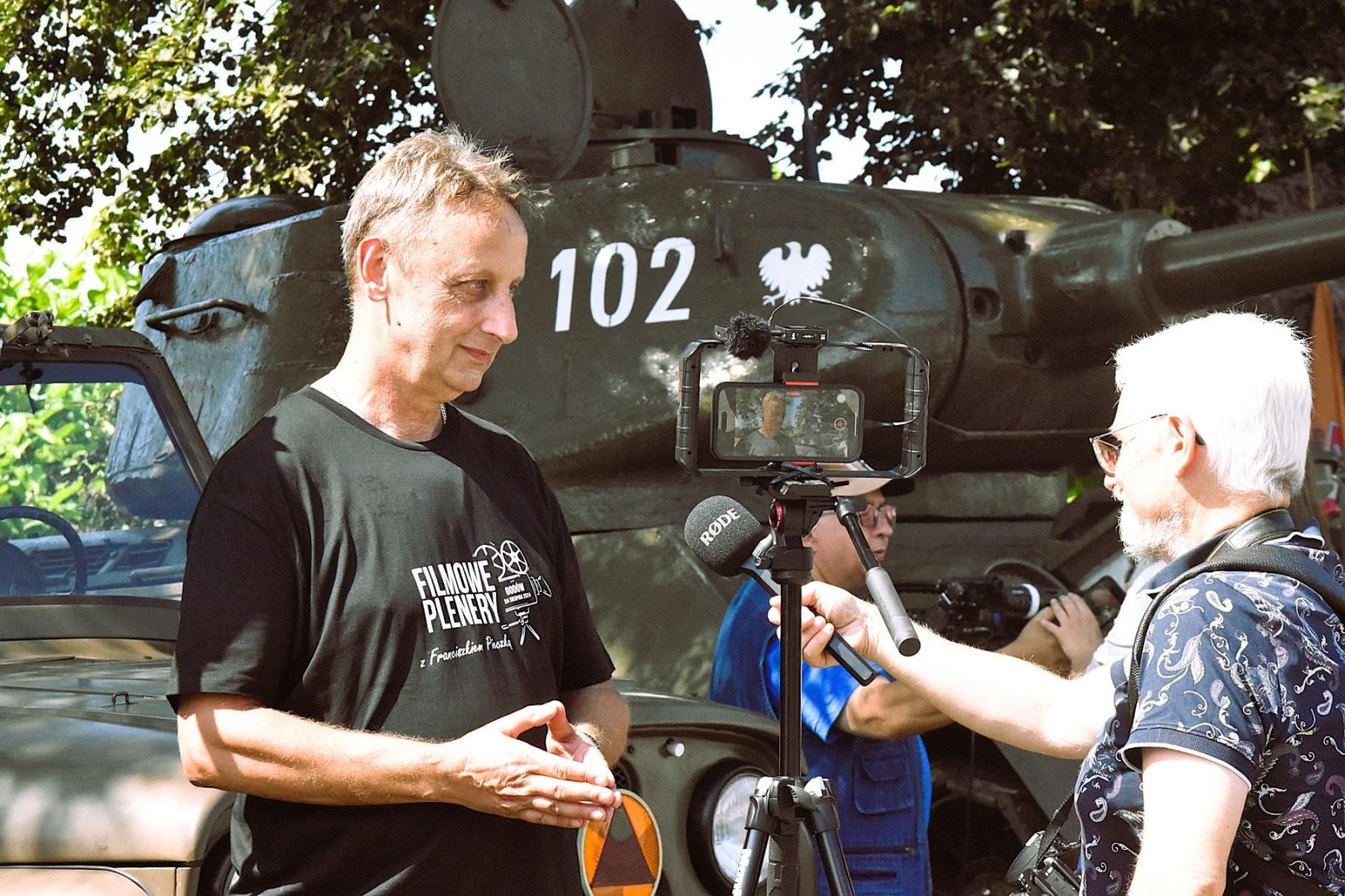 Zdjęcie w galerii na portalu naszwodzislaw.com: Tłumy na pierwszym plenerze filmowym z Franciszkiem Pieczką [FOTO] wiadomości z regionu