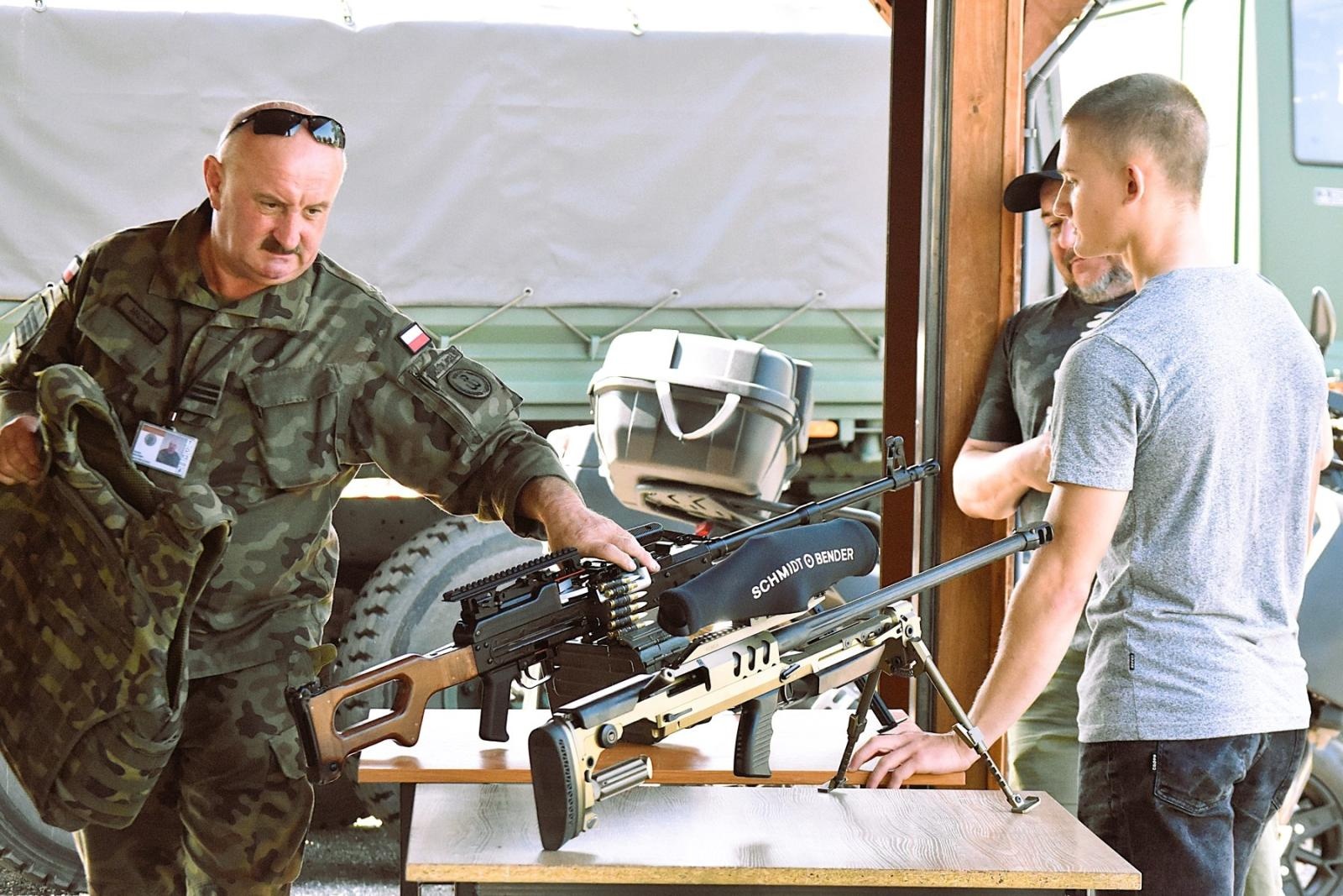 Zdjęcie w galerii na portalu naszwodzislaw.com: Tłumy na pierwszym plenerze filmowym z Franciszkiem Pieczką [FOTO] wiadomości z regionu