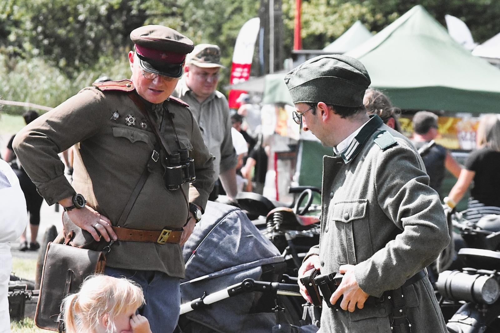 Zdjęcie w galerii na portalu naszwodzislaw.com: Tłumy na pierwszym plenerze filmowym z Franciszkiem Pieczką [FOTO] wiadomości z regionu
