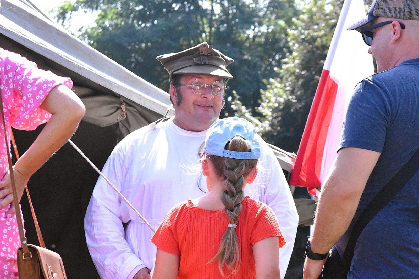 Zdjęcie w galerii na portalu naszwodzislaw.com: Tłumy na pierwszym plenerze filmowym z Franciszkiem Pieczką [FOTO] wiadomości z regionu