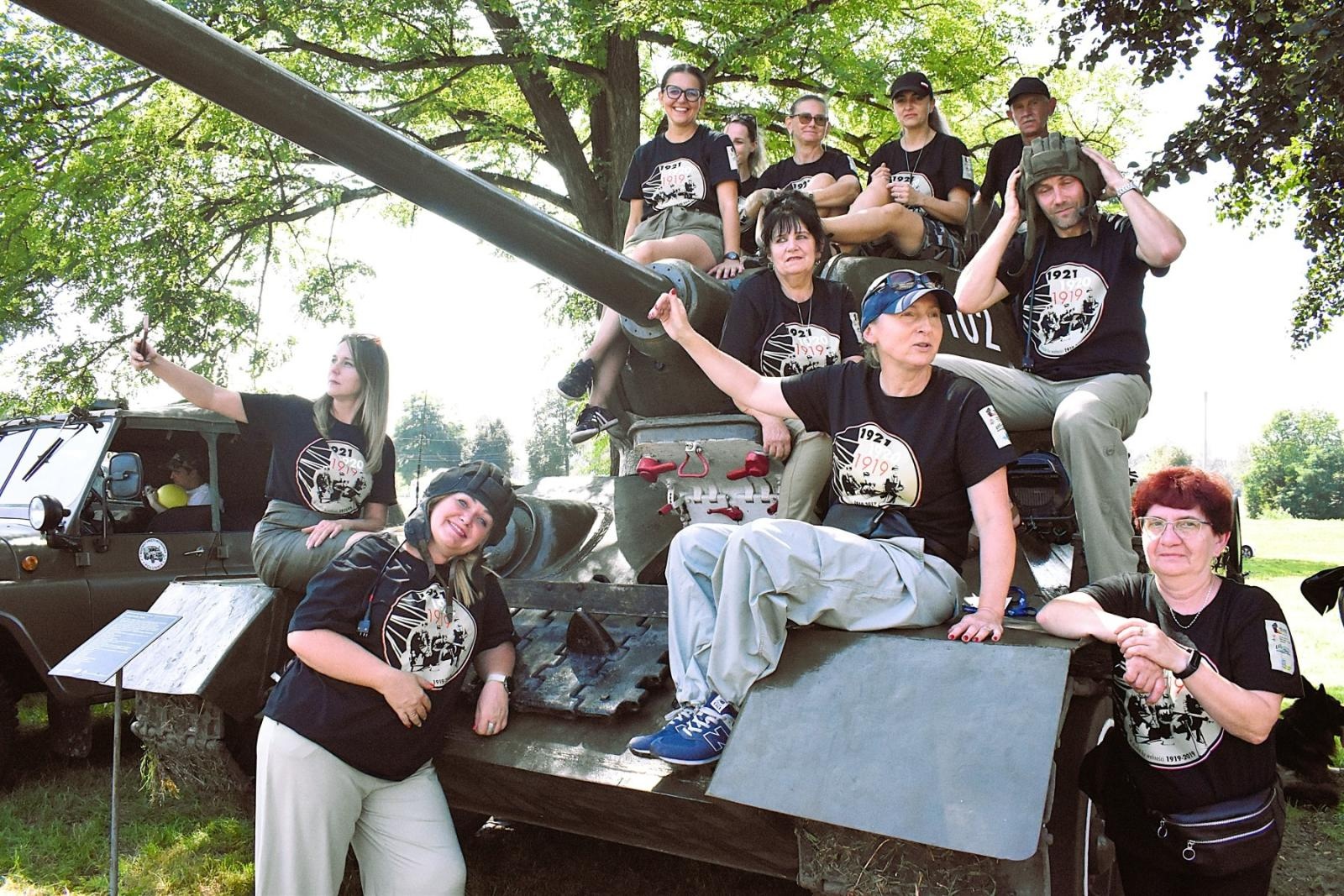 Zdjęcie w galerii na portalu naszwodzislaw.com: Tłumy na pierwszym plenerze filmowym z Franciszkiem Pieczką [FOTO] wiadomości z regionu