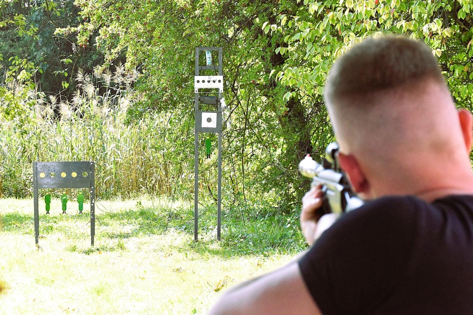 Zdjęcie w galerii na portalu naszwodzislaw.com: Tłumy na pierwszym plenerze filmowym z Franciszkiem Pieczką [FOTO] wiadomości z regionu