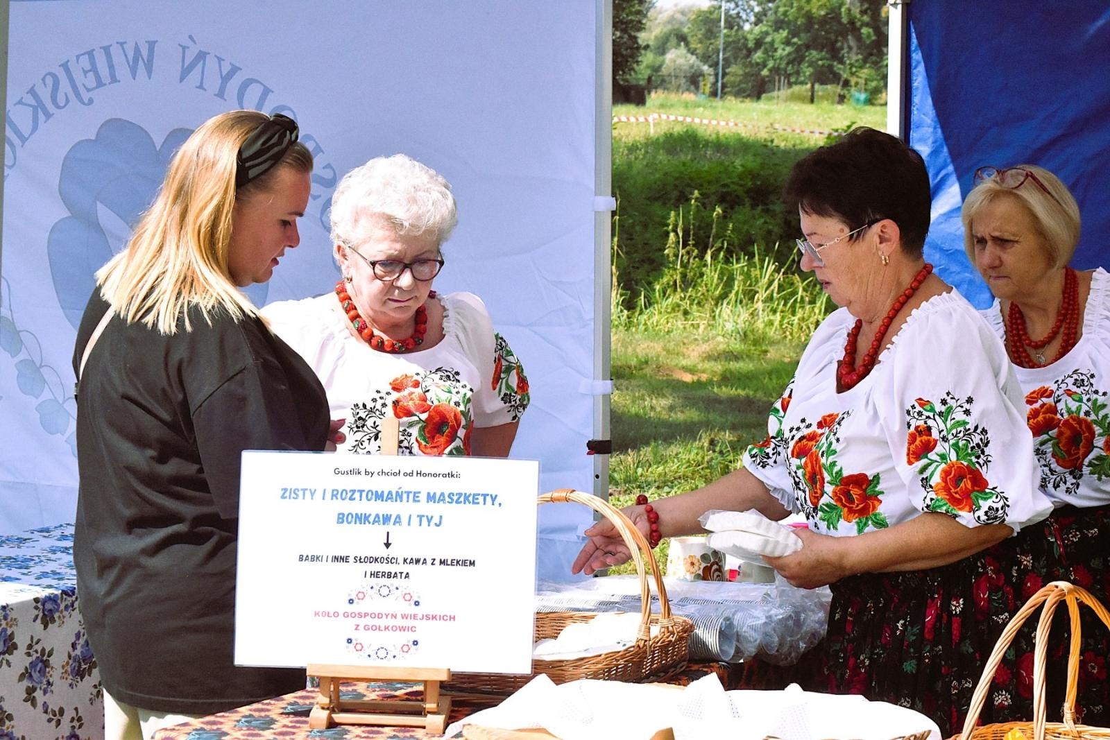Zdjęcie w galerii na portalu naszwodzislaw.com: Tłumy na pierwszym plenerze filmowym z Franciszkiem Pieczką [FOTO] wiadomości z regionu