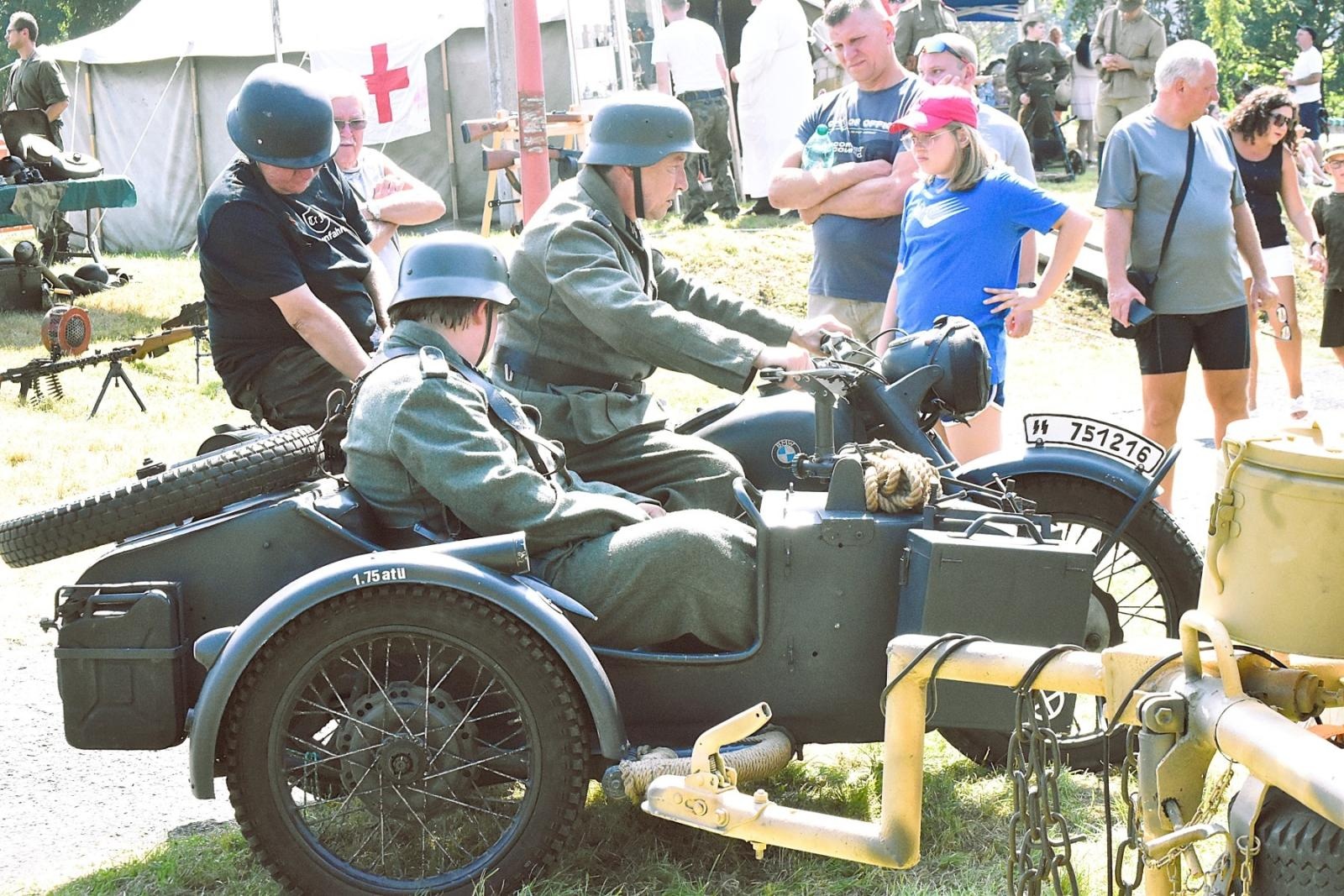 Zdjęcie w galerii na portalu naszwodzislaw.com: Tłumy na pierwszym plenerze filmowym z Franciszkiem Pieczką [FOTO] wiadomości z regionu