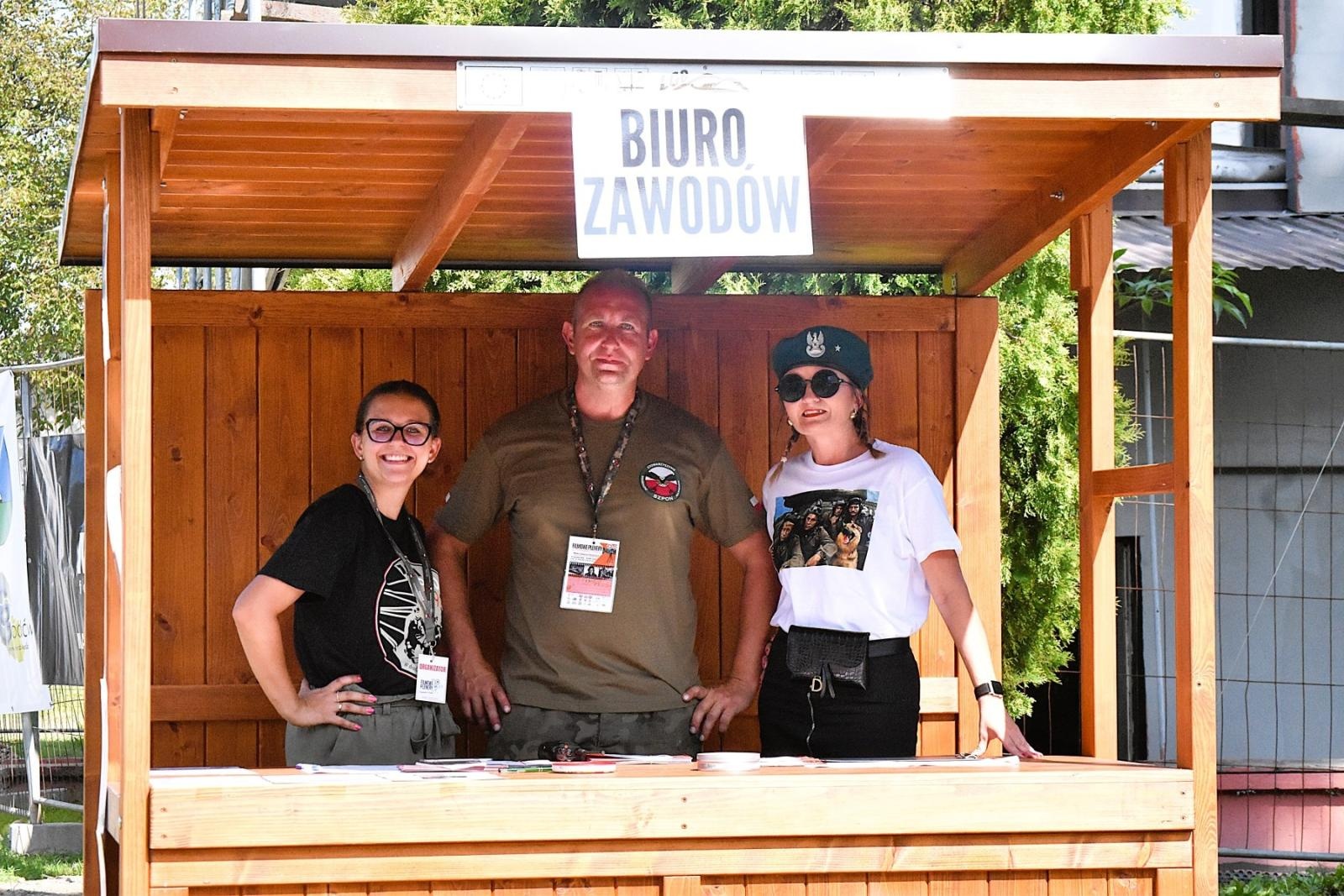 Zdjęcie w galerii na portalu naszwodzislaw.com: Tłumy na pierwszym plenerze filmowym z Franciszkiem Pieczką [FOTO] wiadomości z regionu