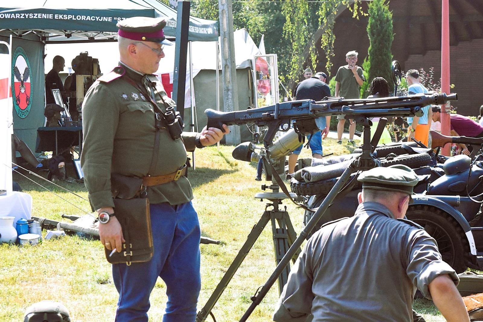 Zdjęcie w galerii na portalu naszwodzislaw.com: Tłumy na pierwszym plenerze filmowym z Franciszkiem Pieczką [FOTO] wiadomości z regionu