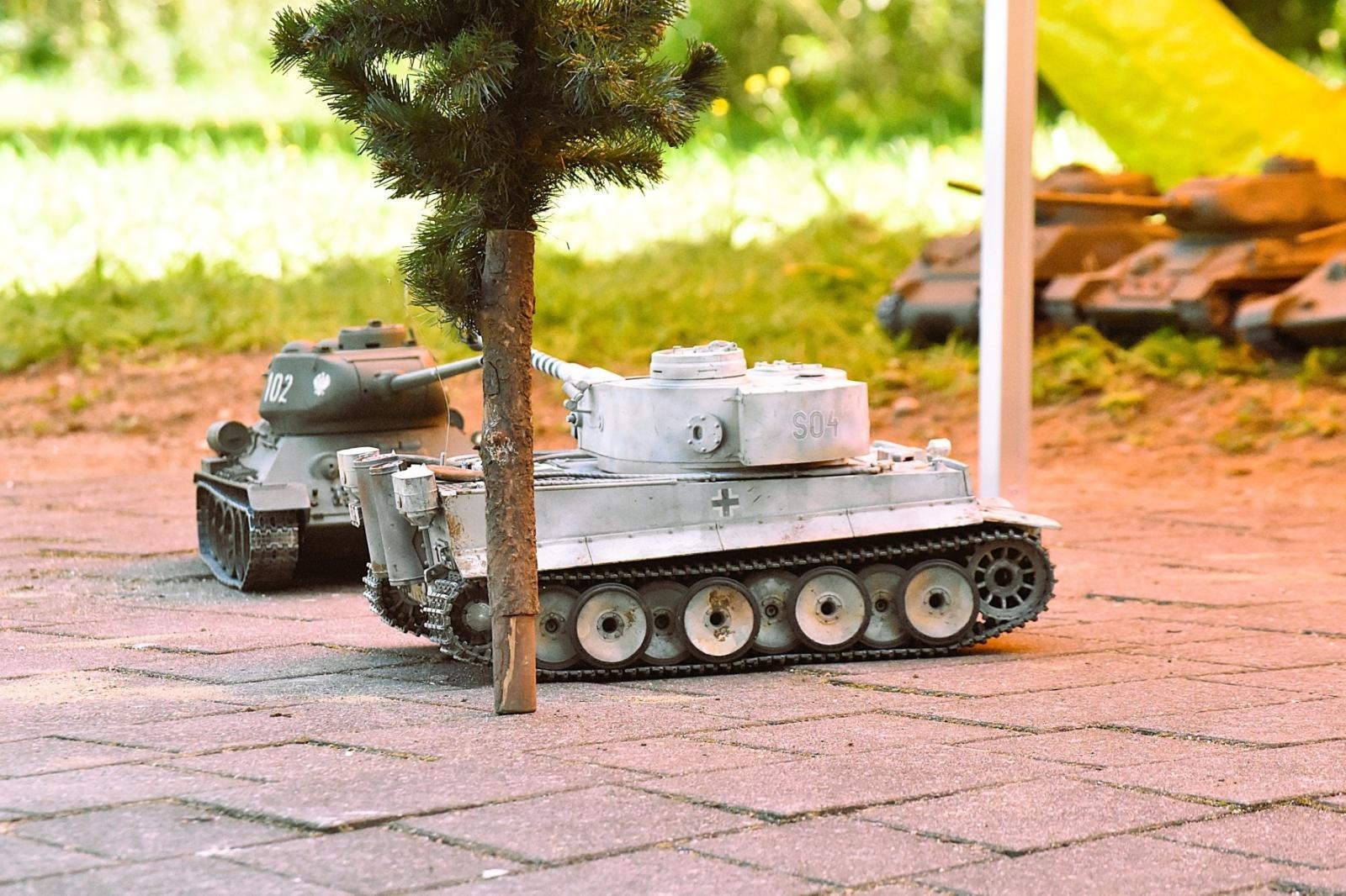 Zdjęcie w galerii na portalu naszwodzislaw.com: Tłumy na pierwszym plenerze filmowym z Franciszkiem Pieczką [FOTO] wiadomości z regionu