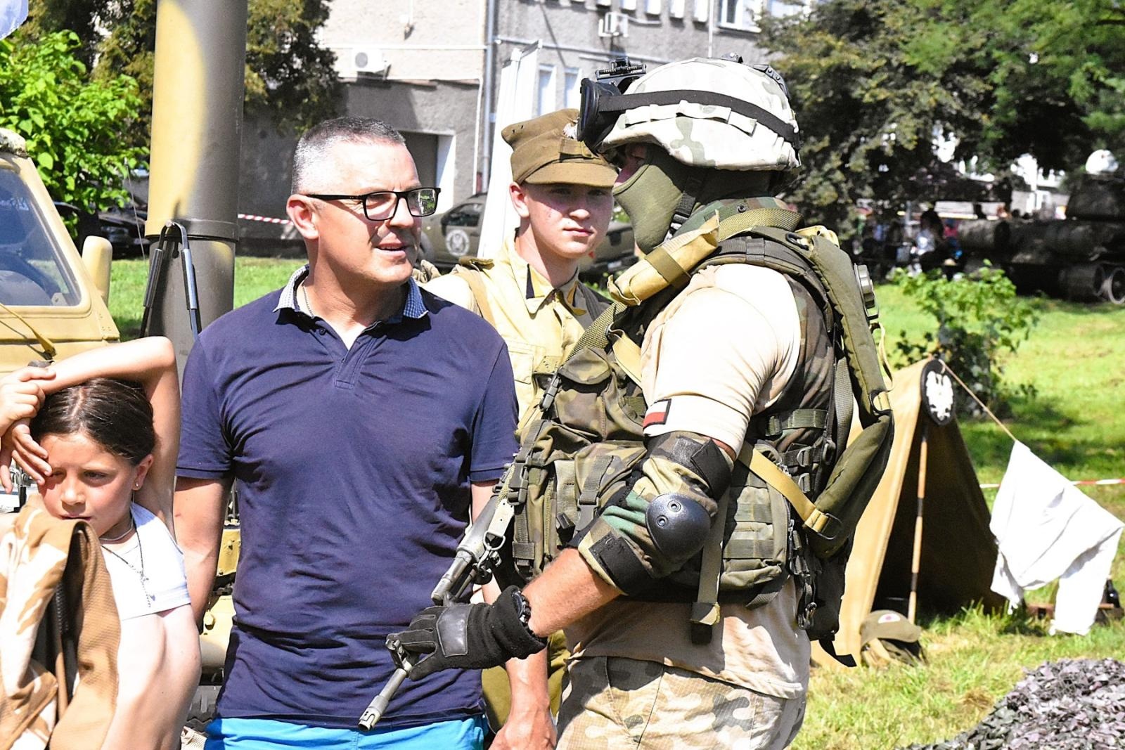 Zdjęcie w galerii na portalu naszwodzislaw.com: Tłumy na pierwszym plenerze filmowym z Franciszkiem Pieczką [FOTO] wiadomości z regionu