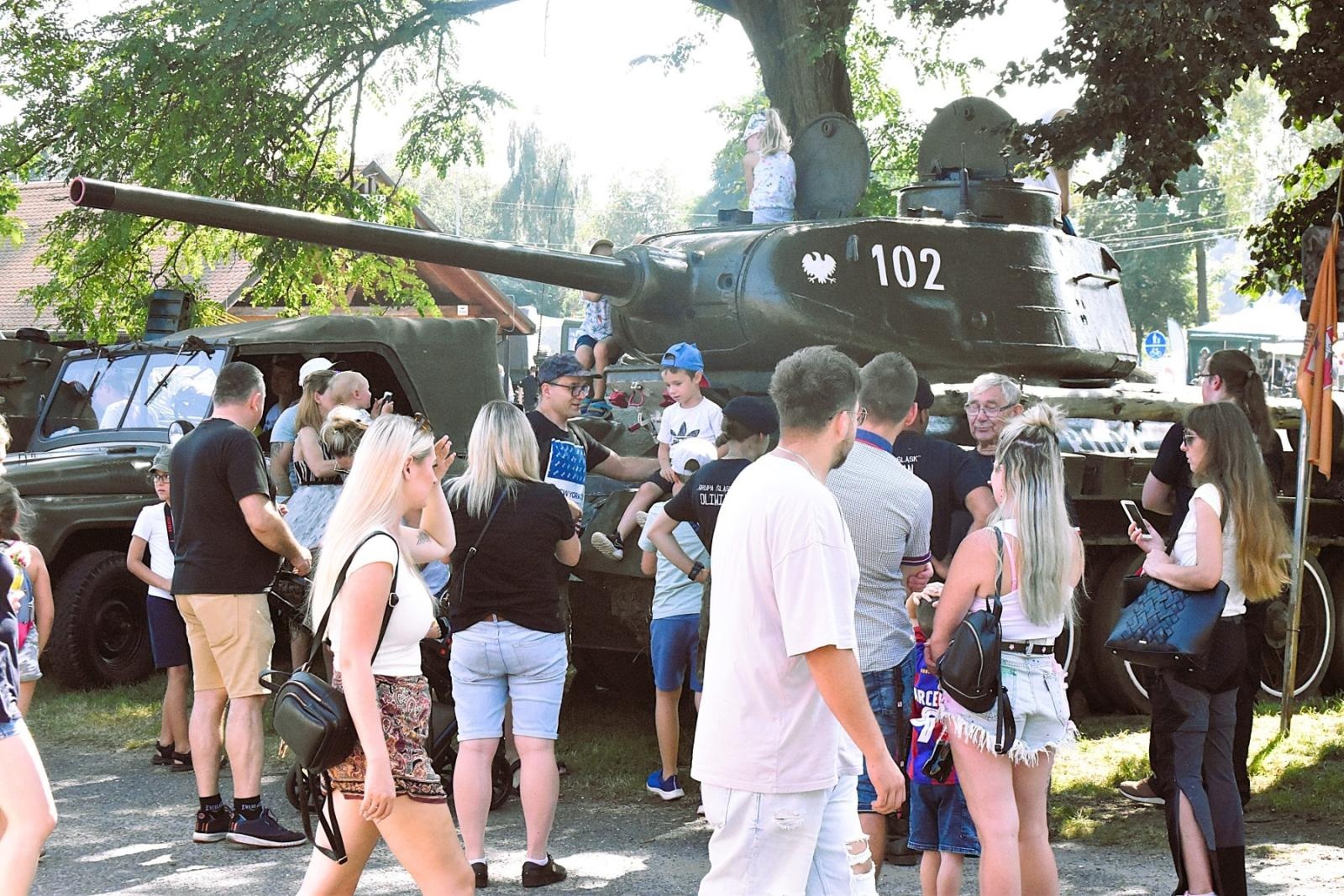 Zdjęcie w galerii na portalu naszwodzislaw.com: Tłumy na pierwszym plenerze filmowym z Franciszkiem Pieczką [FOTO] wiadomości z regionu