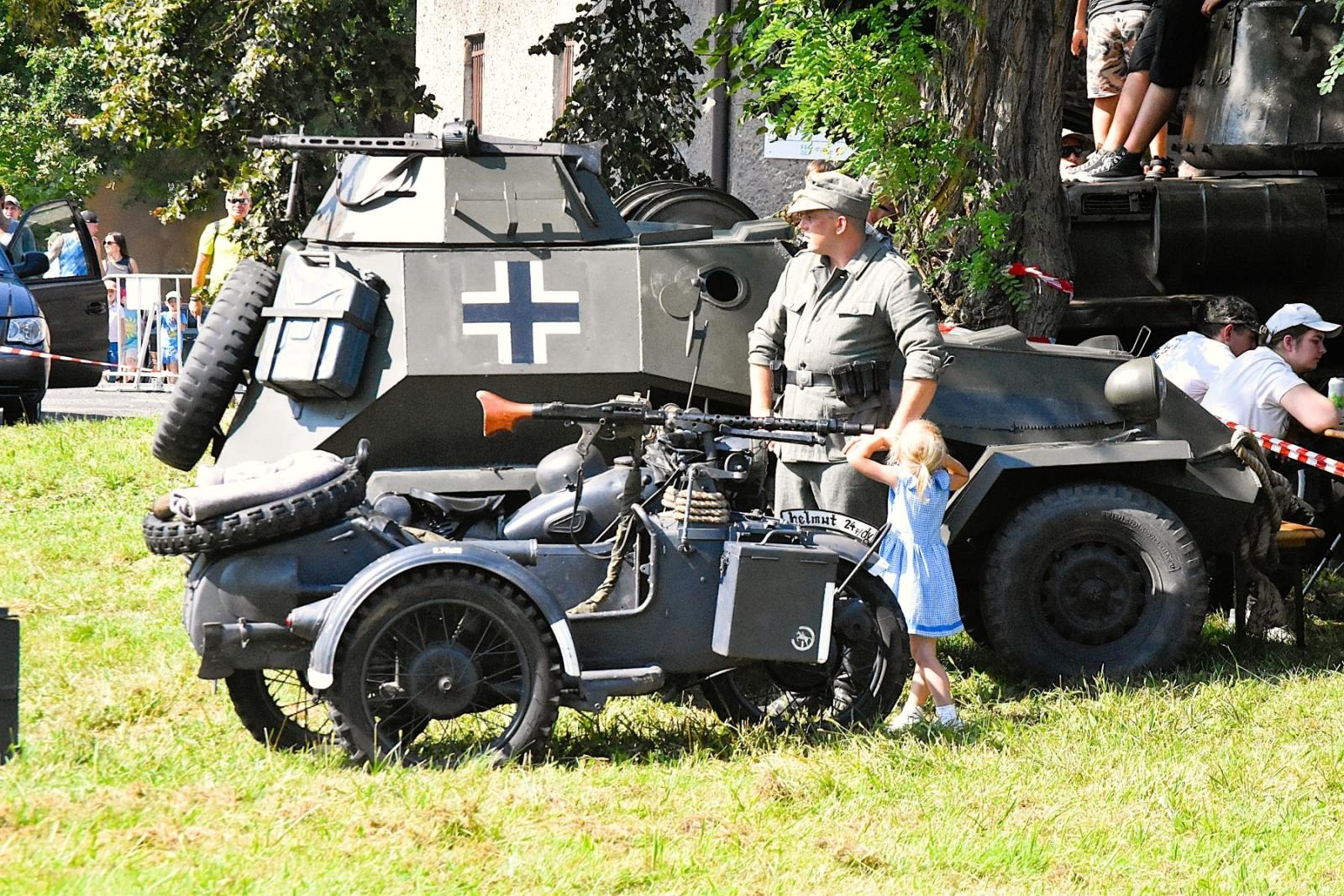 Zdjęcie w galerii na portalu naszwodzislaw.com: Tłumy na pierwszym plenerze filmowym z Franciszkiem Pieczką [FOTO] wiadomości z regionu