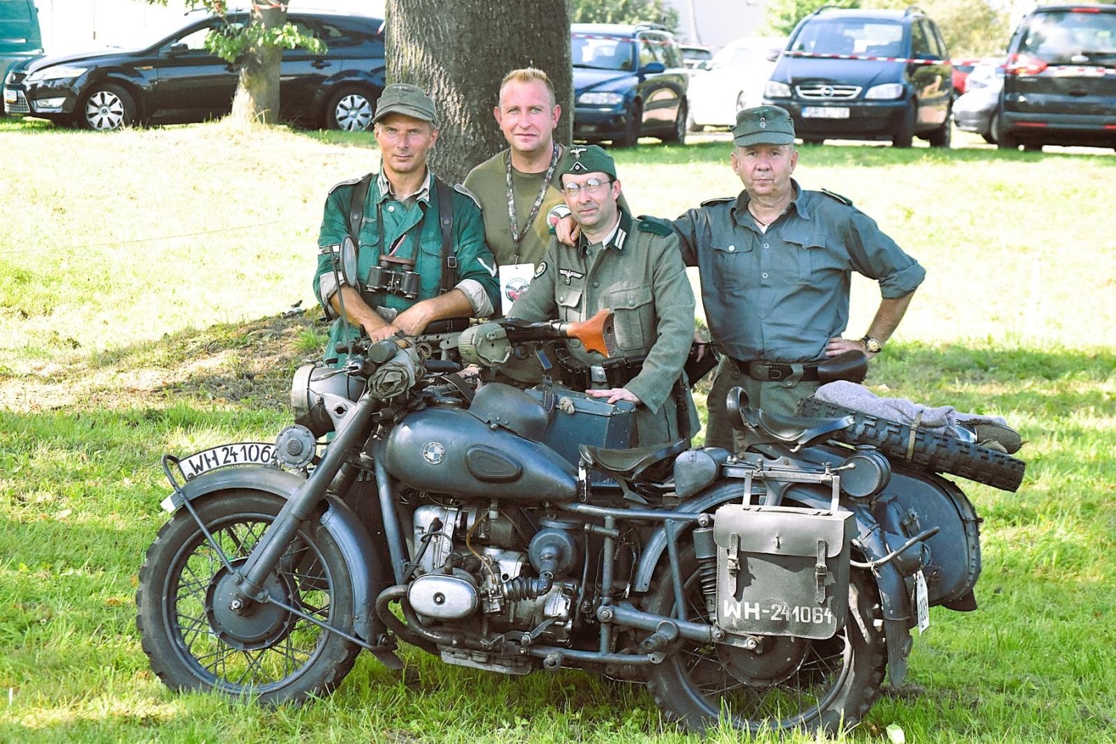 Zdjęcie w galerii na portalu naszwodzislaw.com: Tłumy na pierwszym plenerze filmowym z Franciszkiem Pieczką [FOTO] wiadomości z regionu