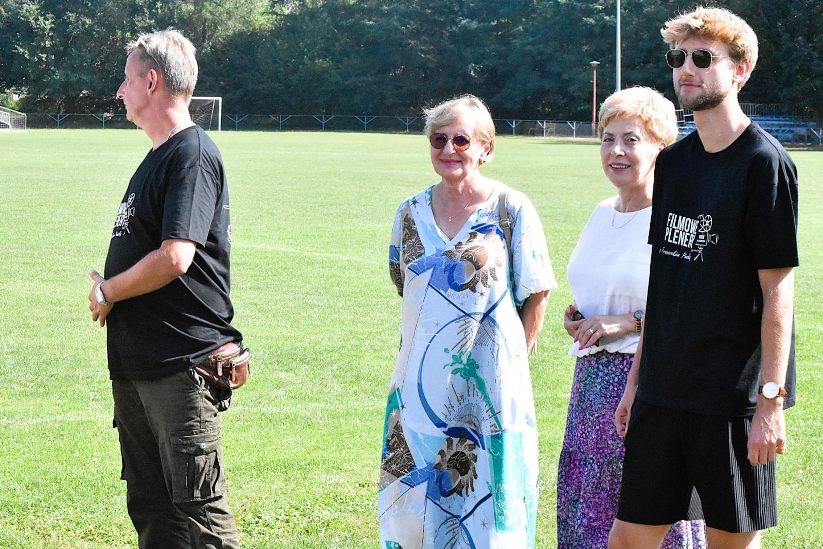 Zdjęcie w galerii na portalu naszwodzislaw.com: Tłumy na pierwszym plenerze filmowym z Franciszkiem Pieczką [FOTO] wiadomości z regionu