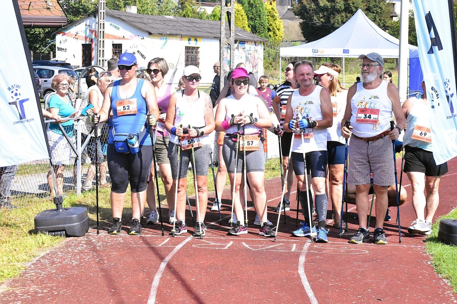 Zdjęcie w galerii na portalu naszwodzislaw.com: Tłumy na pierwszym plenerze filmowym z Franciszkiem Pieczką [FOTO] wiadomości z regionu