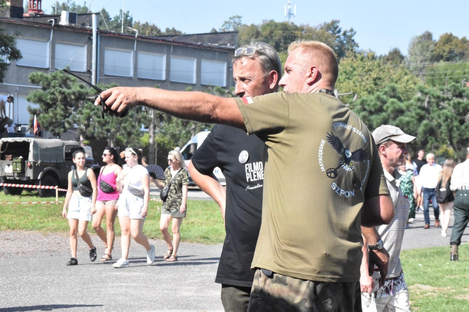 Zdjęcie w galerii na portalu naszwodzislaw.com: Tłumy na pierwszym plenerze filmowym z Franciszkiem Pieczką [FOTO] wiadomości z regionu