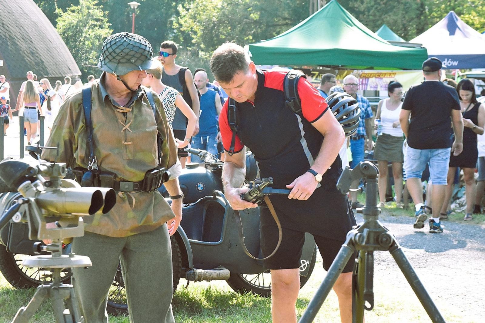 Zdjęcie w galerii na portalu naszwodzislaw.com: Tłumy na pierwszym plenerze filmowym z Franciszkiem Pieczką [FOTO] wiadomości z regionu
