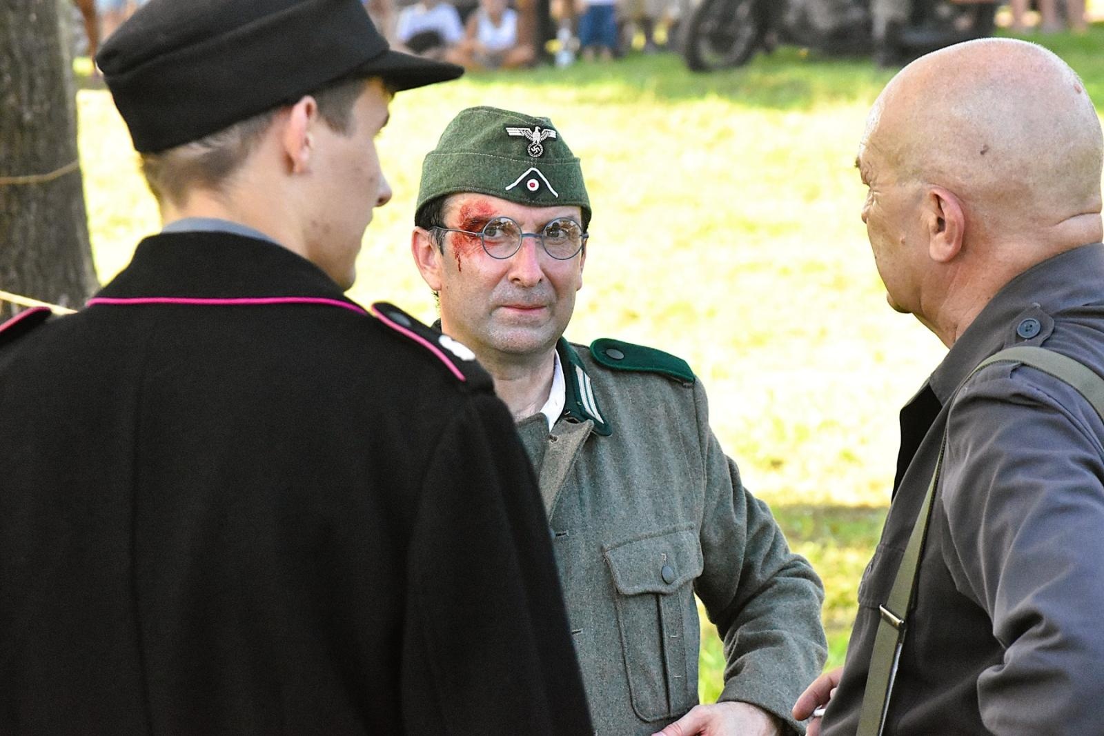 Zdjęcie w galerii na portalu naszwodzislaw.com: Tłumy na pierwszym plenerze filmowym z Franciszkiem Pieczką [FOTO] wiadomości z regionu