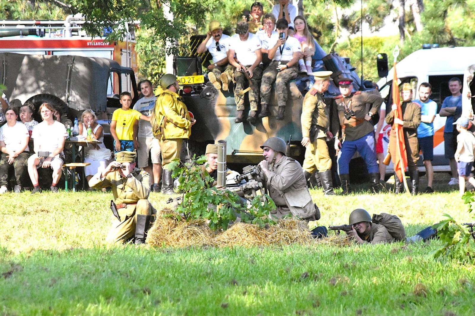 Zdjęcie w galerii na portalu naszwodzislaw.com: Tłumy na pierwszym plenerze filmowym z Franciszkiem Pieczką [FOTO] wiadomości z regionu