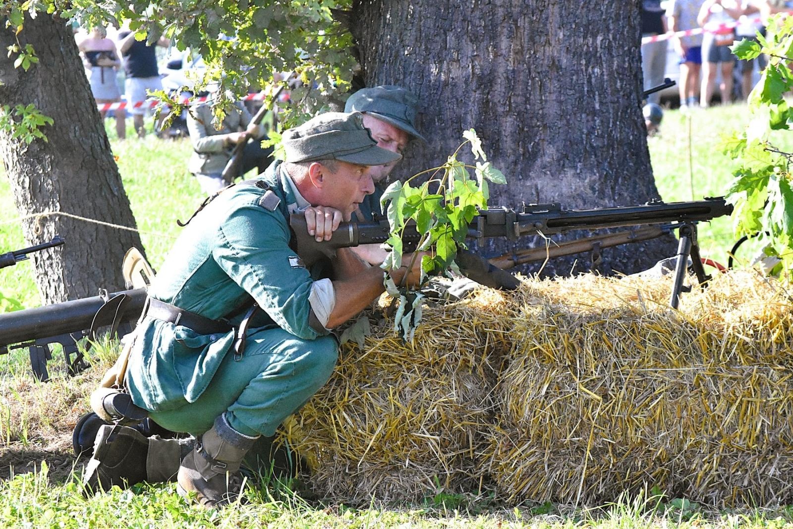 Zdjęcie w galerii na portalu naszwodzislaw.com: Tłumy na pierwszym plenerze filmowym z Franciszkiem Pieczką [FOTO] wiadomości z regionu