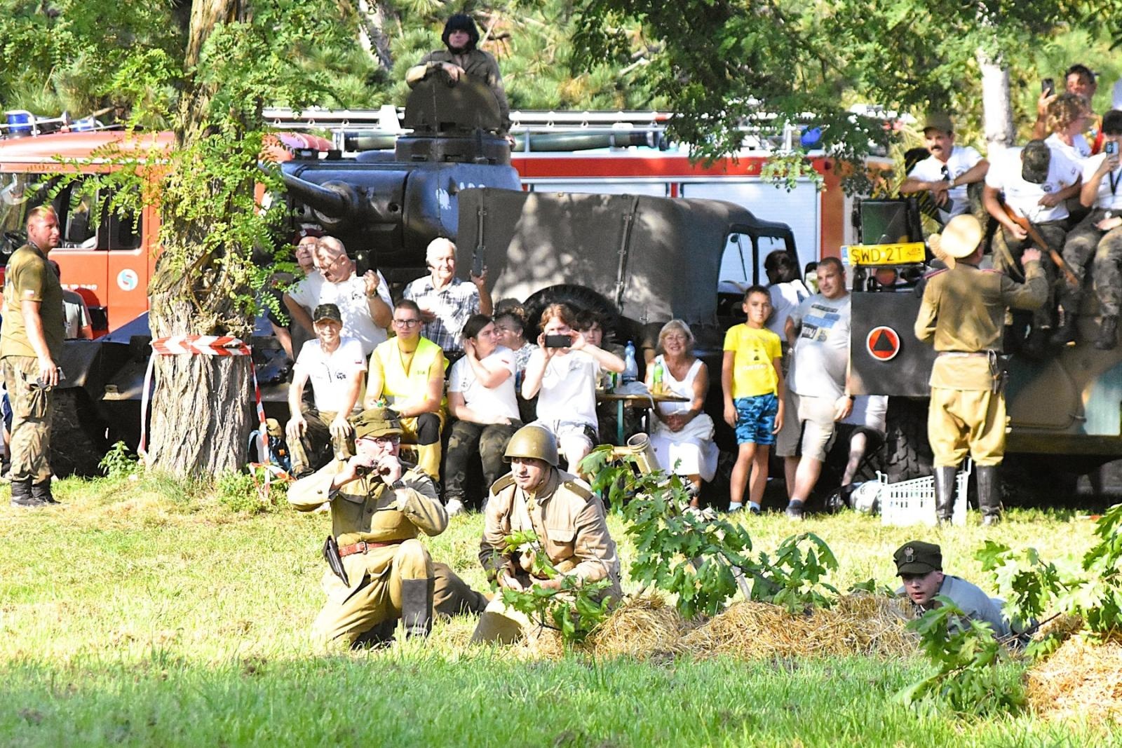 Zdjęcie w galerii na portalu naszwodzislaw.com: Tłumy na pierwszym plenerze filmowym z Franciszkiem Pieczką [FOTO] wiadomości z regionu
