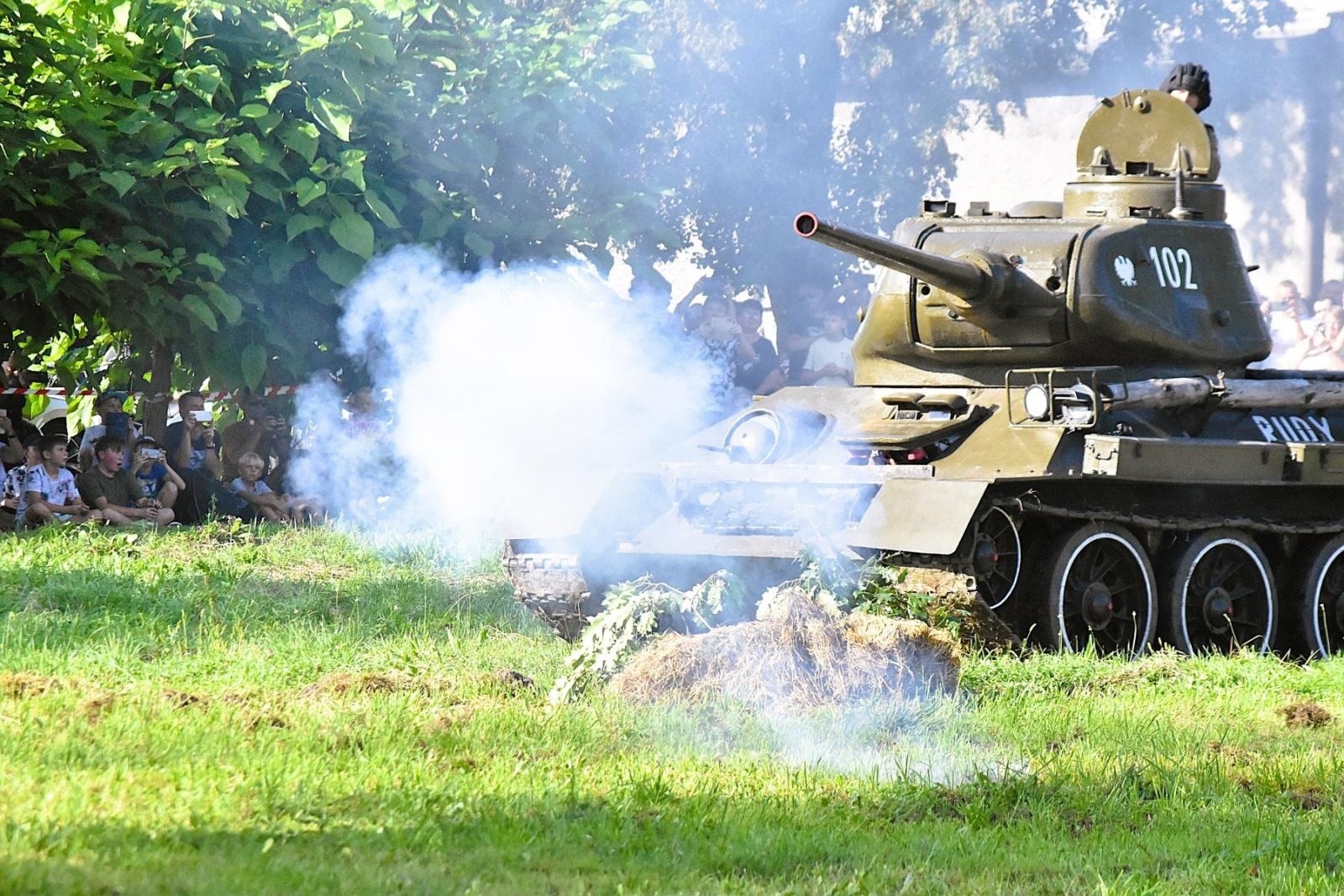 Zdjęcie w galerii na portalu naszwodzislaw.com: Tłumy na pierwszym plenerze filmowym z Franciszkiem Pieczką [FOTO] wiadomości z regionu
