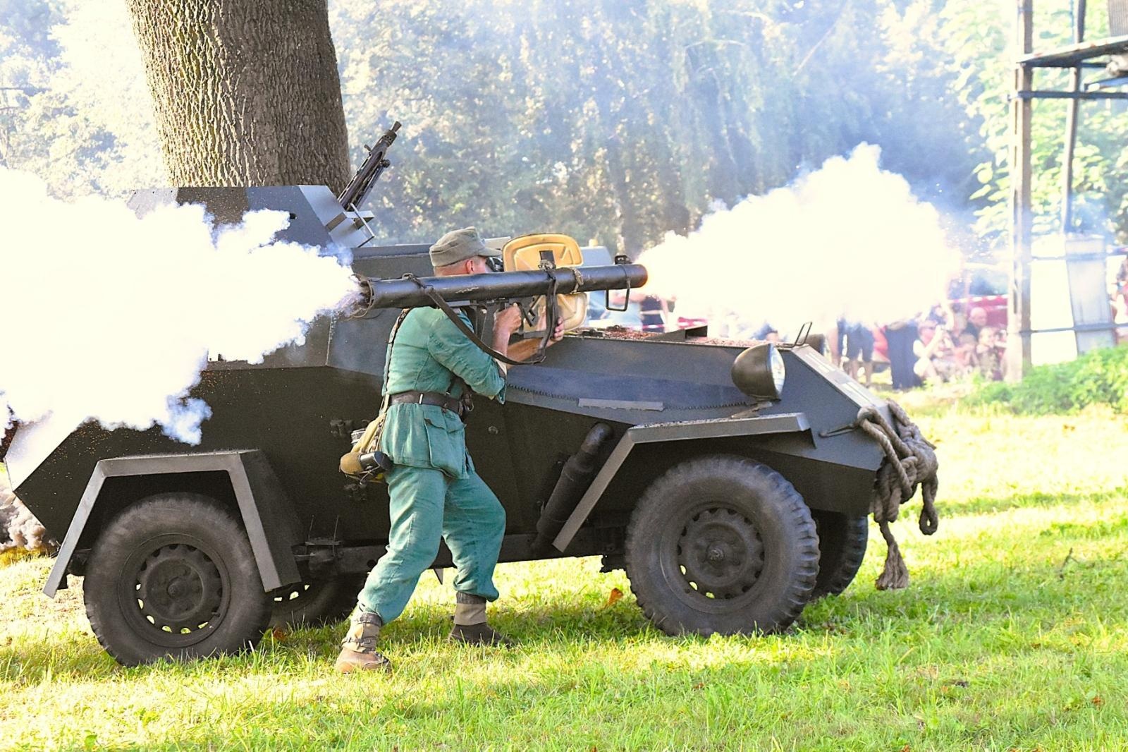 Zdjęcie w galerii na portalu naszwodzislaw.com: Tłumy na pierwszym plenerze filmowym z Franciszkiem Pieczką [FOTO] wiadomości z regionu