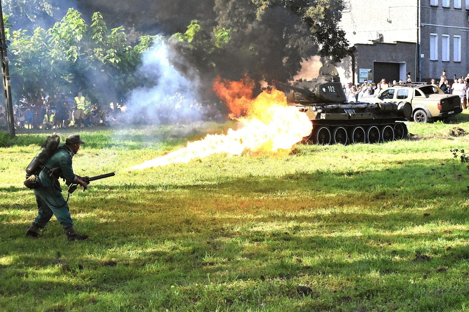Zdjęcie w galerii na portalu naszwodzislaw.com: Tłumy na pierwszym plenerze filmowym z Franciszkiem Pieczką [FOTO] wiadomości z regionu