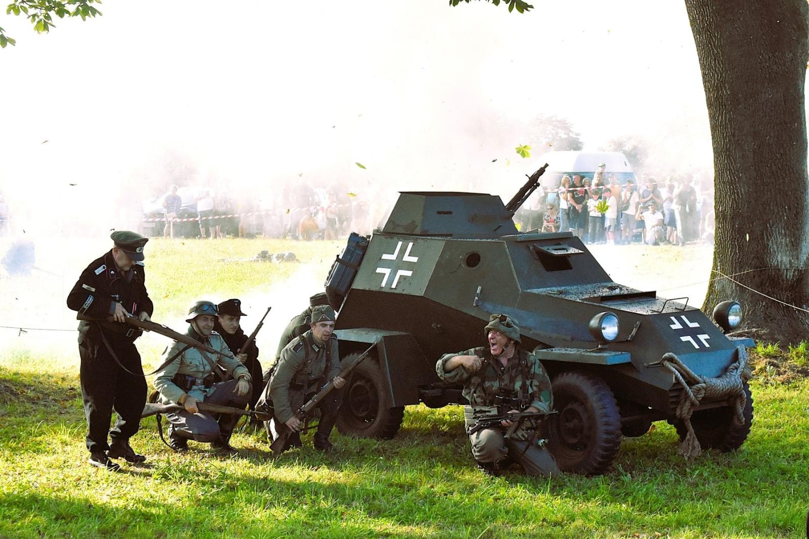 Zdjęcie w galerii na portalu naszwodzislaw.com: Tłumy na pierwszym plenerze filmowym z Franciszkiem Pieczką [FOTO] wiadomości z regionu