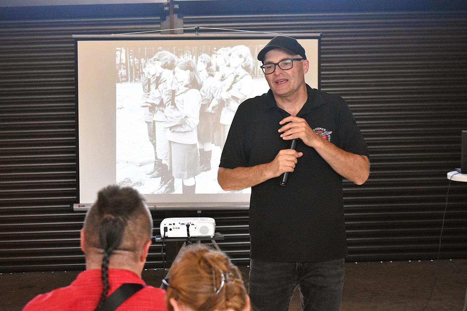 Zdjęcie w galerii na portalu naszwodzislaw.com: Tłumy na pierwszym plenerze filmowym z Franciszkiem Pieczką [FOTO] wiadomości z regionu