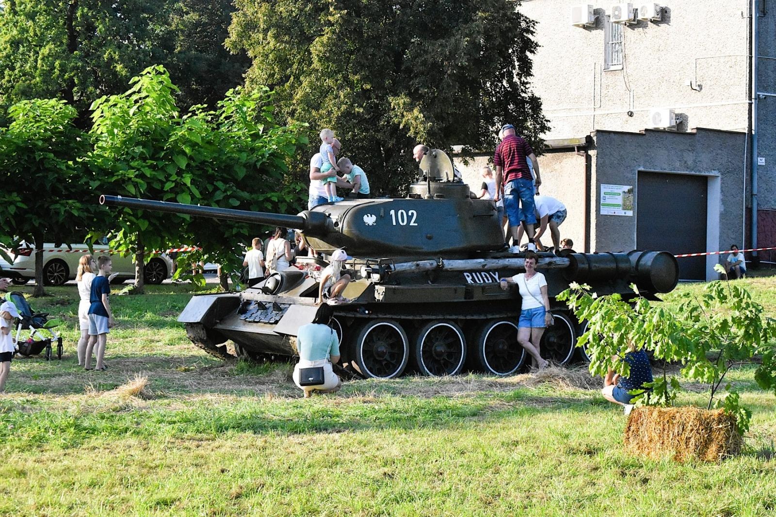 Zdjęcie w galerii na portalu naszwodzislaw.com: Tłumy na pierwszym plenerze filmowym z Franciszkiem Pieczką [FOTO] wiadomości z regionu