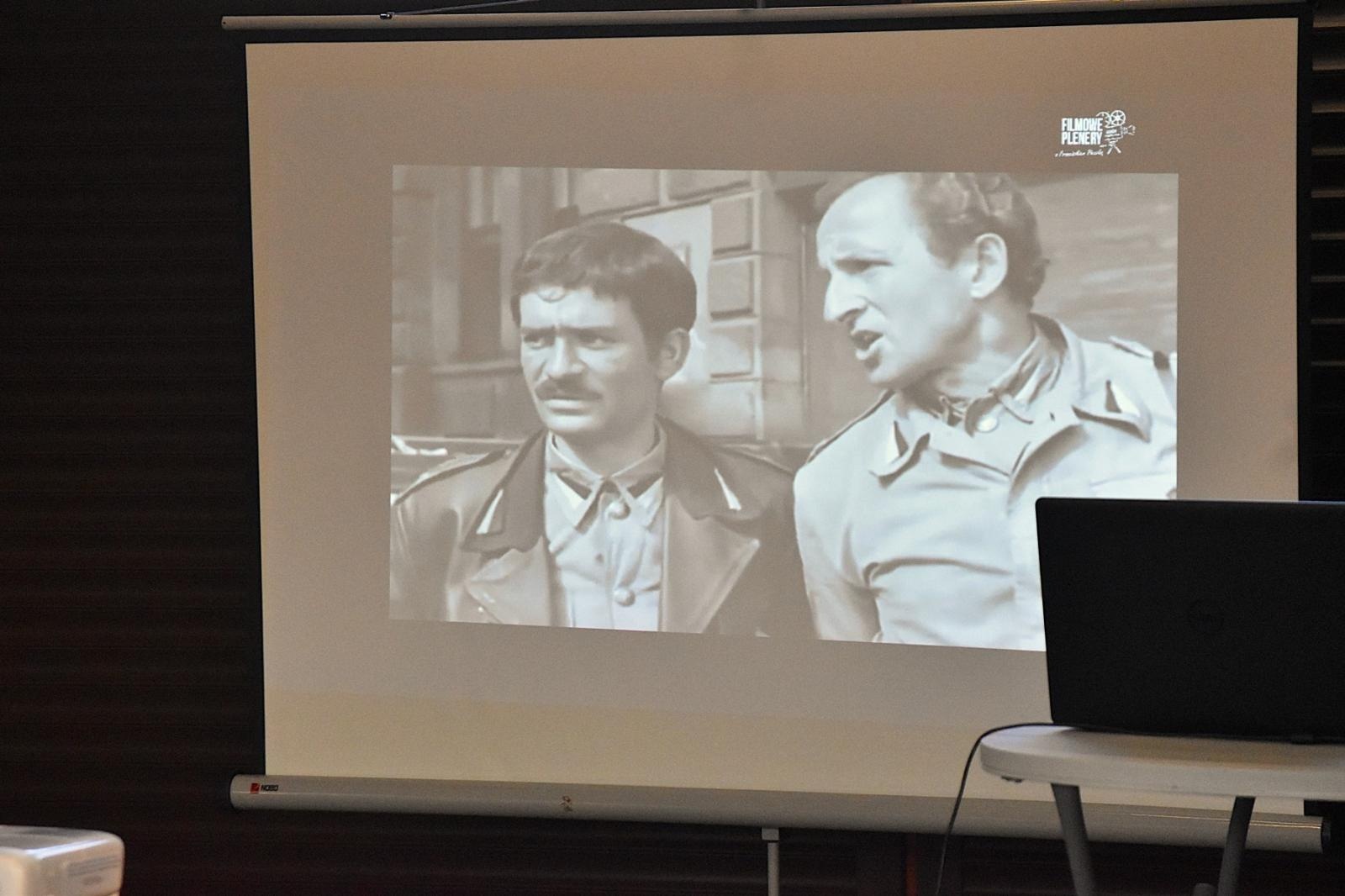 Zdjęcie w galerii na portalu naszwodzislaw.com: Tłumy na pierwszym plenerze filmowym z Franciszkiem Pieczką [FOTO] wiadomości z regionu