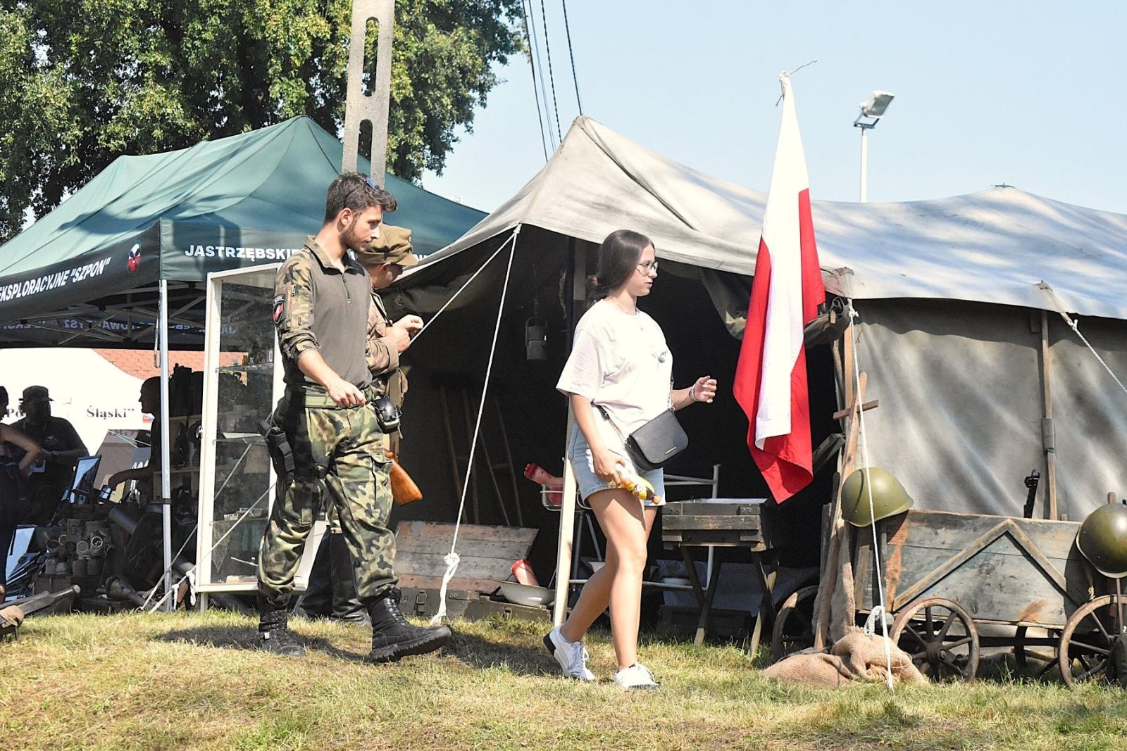 Zdjęcie w galerii na portalu naszwodzislaw.com: Tłumy na pierwszym plenerze filmowym z Franciszkiem Pieczką [FOTO] wiadomości z regionu