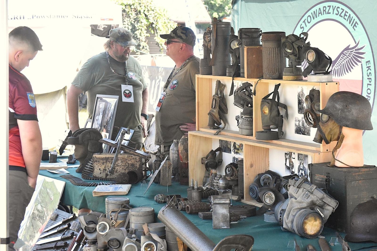 Zdjęcie w galerii na portalu naszwodzislaw.com: Tłumy na pierwszym plenerze filmowym z Franciszkiem Pieczką [FOTO] wiadomości z regionu